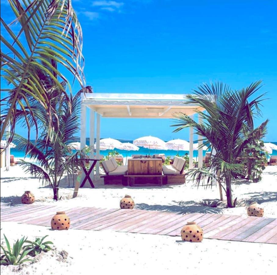 Front Line Unit 520 Ft2 - 48 M2, On Second Floor, Stunning Ocean View Apartment Cul de Sac Exterior photo