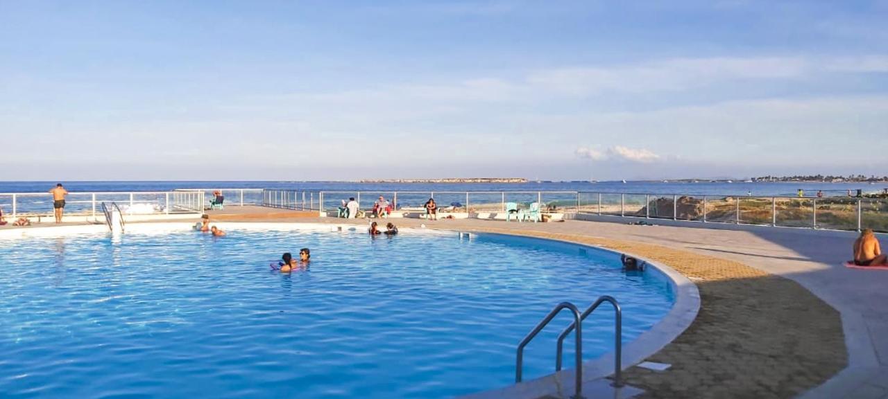 Front Line Unit 520 Ft2 - 48 M2, On Second Floor, Stunning Ocean View Apartment Cul de Sac Exterior photo